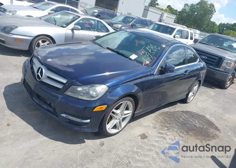 2013 Mercedes-Benz C 250 z USA, uszkodzony, nr VIN WDDGJ4HB9DF979566